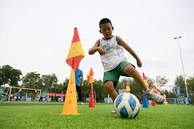 史无前例！湖人队为致敬詹姆斯，球衣融合骑士与热火元素！